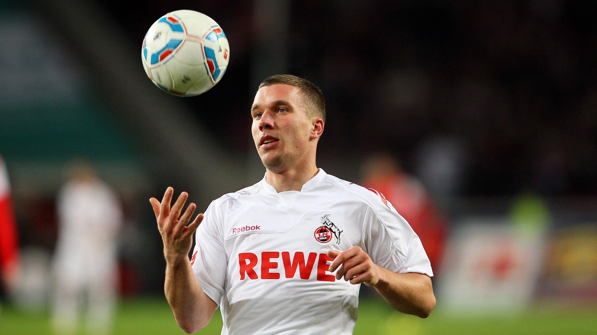 亚眠球员红牌遭罚,或将错过下场比赛,亚眠球衣